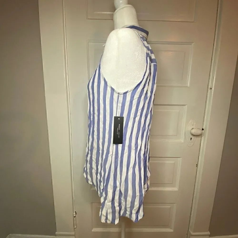 Romeo + Juliet Couture Open Back Button Up - Picture 4 of 8